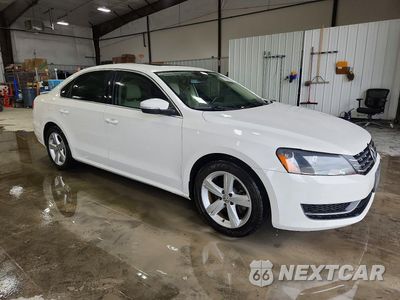 Czwarte zdjęcie samochodu z boku: 2013 VOLKSWAGEN PASSAT SE VIN:1VWBN7A38DC023233 - miniatura
