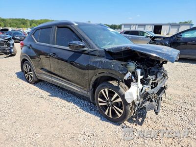 Czwarte zdjęcie samochodu z boku: 2020 NISSAN KICKS SR VIN:3N1CP5DV4LL516609 - miniatura