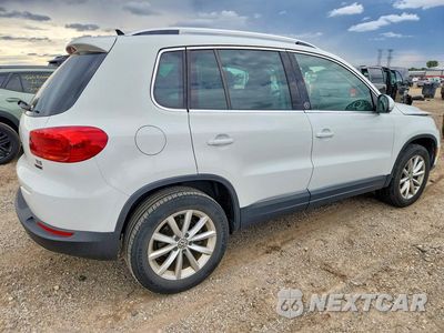 Trzecie zdjęcie samochodu z tyłu: 2017 VOLKSWAGEN TIGUAN WOLFSBURG VIN:WVGSV7AX7HW503317 - miniatura