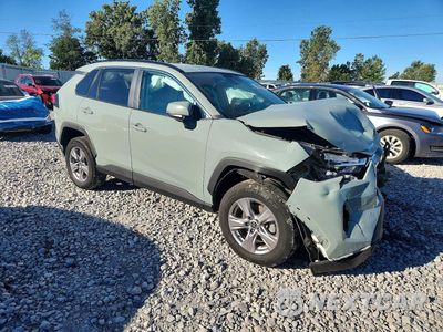 Czwarte zdjęcie samochodu z boku: 2023 TOYOTA RAV4 XLE VIN:2T3W1RFV3PW279934 - miniatura