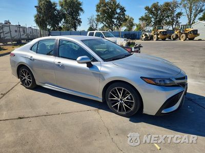 Czwarte zdjęcie samochodu z boku: 2023 TOYOTA CAMRY SE VIN:4T1G11AK9PU835529 - miniatura
