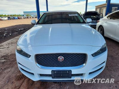 Piąte zdjęcie samochodu w środku: 2017 JAGUAR XE VIN:SAJAR4BG5HA975516 - miniatura