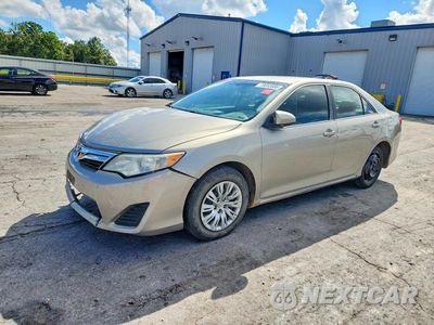 2014 TOYOTA CAMRY LE 4T1BF1FK6EU323096 - główne zdjęcie licytacji z USA - miniatura