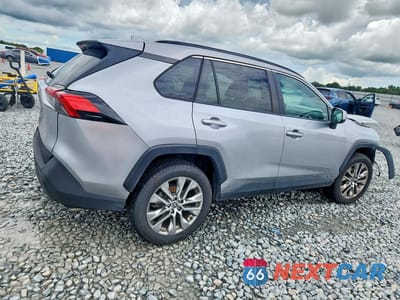 Trzecie zdjęcie samochodu z tyłu: 2021 TOYOTA RAV4 XLE PREMIUM VIN:2T3C1RFVXMC118299 - miniatura