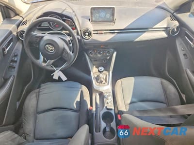 Zdjęcie 8 z 12 samochodu: 2017 TOYOTA YARIS IA BASE VIN:3MYDLBYV5HY176758 - miniatura