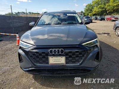 Piąte zdjęcie samochodu w środku: 2024 AUDI Q8 E-TRON PRESTIGE VIN:WA16ABGE5RB007672 - miniatura