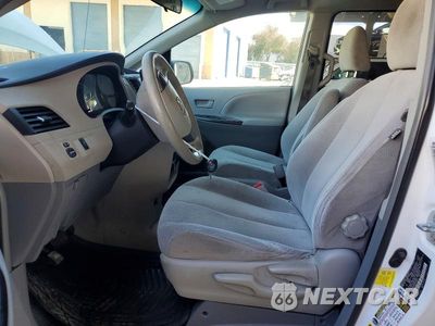 Zdjęcie 7 z 13 samochodu: 2012 TOYOTA SIENNA BASE VIN:5TDKA3DC0CS015238 - miniatura