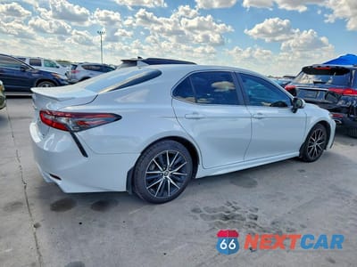 Trzecie zdjęcie samochodu z tyłu: 2024 TOYOTA CAMRY HYBRID SE VIN:4T1S31AK2RU060692 - miniatura