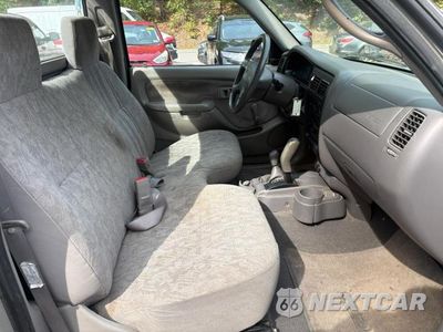 Piąte zdjęcie samochodu w środku: 2001 TOYOTA TACOMA DELUXE VIN:5TEPM62NX12729929 - miniatura