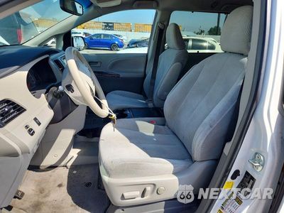 Zdjęcie 7 z 13 samochodu: 2013 TOYOTA SIENNA LE VIN:5TDKK3DCXDS346584 - miniatura