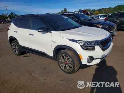 Piąte zdjęcie samochodu w środku: 2022 KIA SELTOS SX VIN:KNDETCA23N7343656 - miniatura