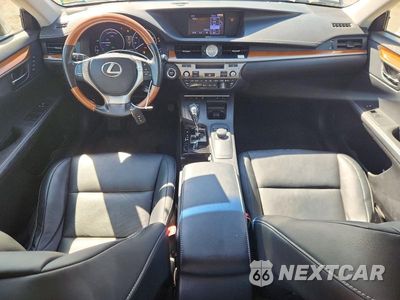 Zdjęcie 8 z 13 samochodu: 2013 LEXUS ES 300H VIN:JTHBW1GGXD2009734 - miniatura