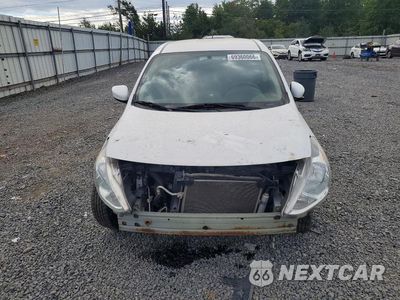 Piąte zdjęcie samochodu w środku: 2019 NISSAN VERSA SV VIN:3N1CN7AP0KL880161 - miniatura