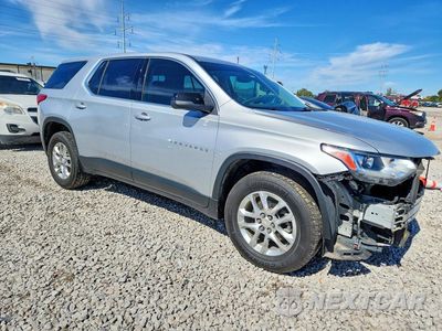 Czwarte zdjęcie samochodu z boku: 2021 CHEVROLET TRAVERSE LS VIN:1GNEVFKW8MJ219162 - miniatura