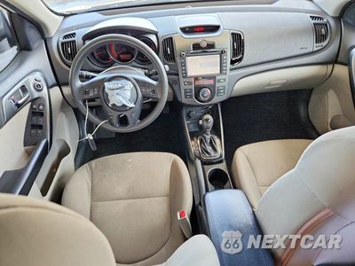 Zdjęcie 8 z 12 samochodu: 2013 KIA FORTE5 EX VIN:KNAFU5A22D5686219 - miniatura