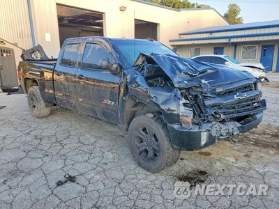 Czwarte zdjęcie samochodu z boku: 2018 CHEVROLET SILVERADO K1500 LT VIN:1GCVKREC5JZ117514 - miniatura