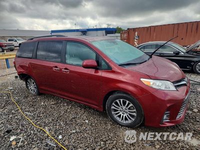 Czwarte zdjęcie samochodu z boku: 2019 TOYOTA SIENNA XLE 8-PASSENGER VIN:5TDYZ3DC4KS967189 - miniatura