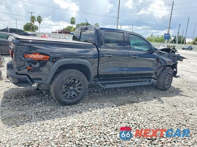 Trzecie zdjęcie samochodu z tyłu: 2026 CHEVROLET COLORADO TRAIL BOSS VIN:1GCPTEEK8T1101606 - miniatura