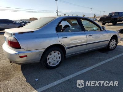 Trzecie zdjęcie samochodu z tyłu: 1997 HONDA ACCORD LX VIN:1HGCD5637VA245767 - miniatura