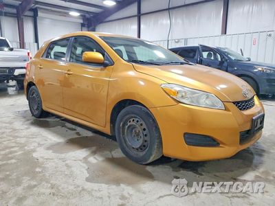 Czwarte zdjęcie samochodu z boku: 2009 TOYOTA MATRIX BASE VIN:2T1KU40E89C124777 - miniatura