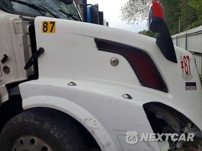 Zdjęcie 11 z 14 samochodu: 2007 VOLVO VNL SEMI TRUCK VIN:4V4NC9TG17N437825 - miniatura