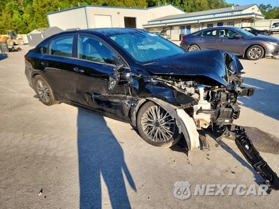 Czwarte zdjęcie samochodu z boku: 2024 KIA FORTE GT LINE VIN:3KPF54AD1RE772516 - miniatura