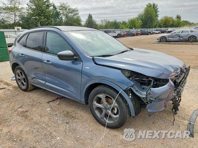 Czwarte zdjęcie samochodu z boku: 2023 FORD ESCAPE ST LINE VIN:1FMCU9MN7PUA35323 - miniatura