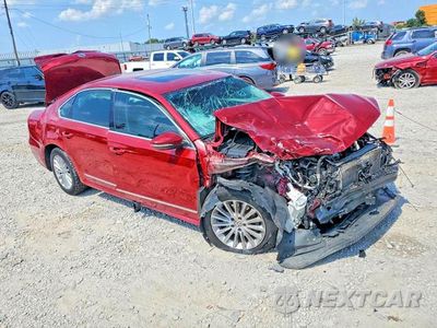 Czwarte zdjęcie samochodu z boku: 2017 VOLKSWAGEN PASSAT SE VIN:1VWBT7A34HC086244 - miniatura