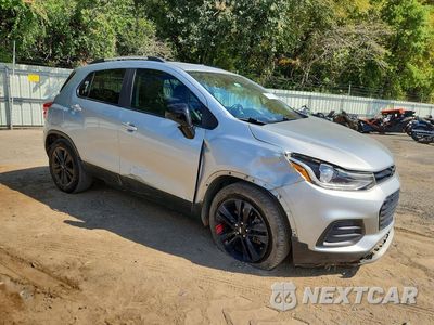 Czwarte zdjęcie samochodu z boku: 2020 CHEVROLET TRAX 1LT VIN:3GNCJLSB4LL282720 - miniatura