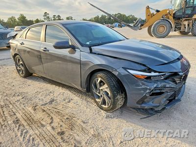 Czwarte zdjęcie samochodu z boku: 2024 HYUNDAI ELANTRA LIMITED VIN:KMHLN4DJ1RU095517 - miniatura