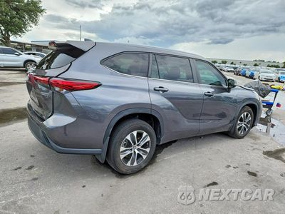Trzecie zdjęcie samochodu z tyłu: 2023 TOYOTA HIGHLANDER XLE VIN:5TDKDRAH7PS521603 - miniatura