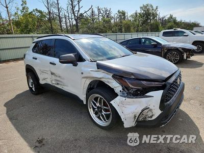Czwarte zdjęcie samochodu z boku: 2024 TOYOTA COROLLA CROSS LE VIN:7MUBAABG1RV092953 - miniatura