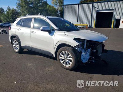 Czwarte zdjęcie samochodu z boku: 2023 TOYOTA COROLLA CROSS LE VIN:7MUBAABG0PV060007 - miniatura