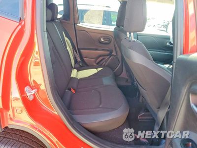 Zdjęcie 11 z 13 samochodu: 2022 JEEP RENEGADE LATITUDE VIN:ZACNJDB16NPN59857 - miniatura