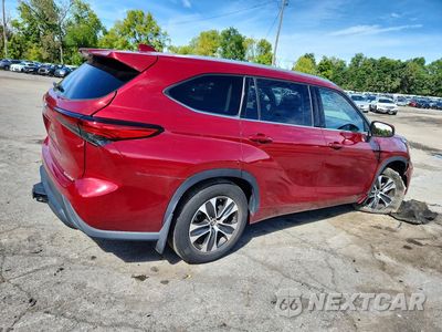 Trzecie zdjęcie samochodu z tyłu: 2022 TOYOTA HIGHLANDER XLE VIN:5TDGZRBH2NS569142 - miniatura