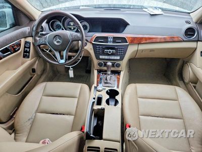 Zdjęcie 8 z 13 samochodu: 2013 MERCEDES-BENZ C 300 4MATIC VIN:WDDGF8AB9DA800507 - miniatura