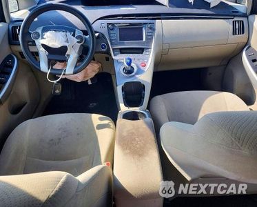 Zdjęcie 8 z 13 samochodu: 2015 TOYOTA PRIUS TWO VIN:JTDKN3DU1F0400859 - miniatura