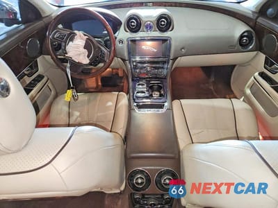 Zdjęcie 8 z 12 samochodu: 2012 JAGUAR XJL VIN:SAJWA2GB3CLV32132 - miniatura