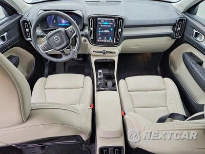 Zdjęcie 8 z 12 samochodu: 2025 VOLVO XC40 PLUS VIN:YV4L12UE5S2570897 - miniatura