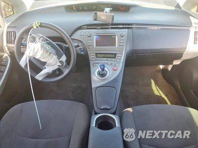 Zdjęcie 8 z 13 samochodu: 2014 TOYOTA PRIUS TWO VIN:JTDKN3DU3E1751457 - miniatura