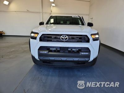 Piąte zdjęcie samochodu w środku: 2026 TOYOTA 4RUNNER SR5 VIN:JTEVA5BR8T5123592 - miniatura