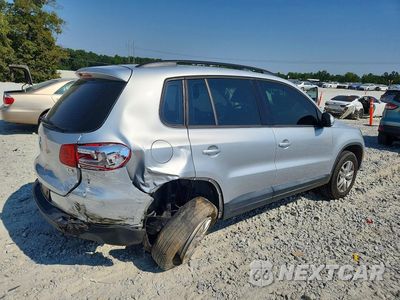 Trzecie zdjęcie samochodu z tyłu: 2016 VOLKSWAGEN TIGUAN S VIN:WVGAV7AX4GW558706 - miniatura