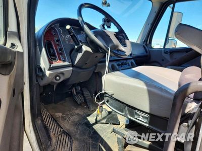Zdjęcie 8 z 12 samochodu: 2015 FREIGHTLINER BUSINESS CLASS M2 BOX TRUCK VIN:1FVACWDT8FHGS4357 - miniatura