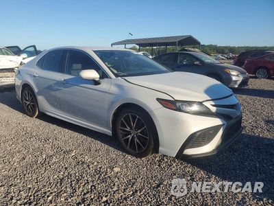Czwarte zdjęcie samochodu z boku: 2024 TOYOTA CAMRY SE VIN:4T1G11AK7RU208654 - miniatura