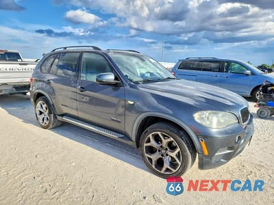 Czwarte zdjęcie samochodu z boku: 2013 BMW X5 XDRIVE35I VIN:5UXZV4C53D0B05842 - miniatura