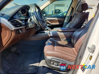 Zdjęcie 7 z 13 samochodu: 2016 BMW X5 XDRIVE50I VIN:5UXKR6C55G0J81453 - miniatura