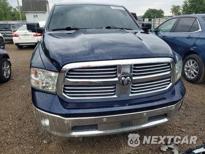 Piąte zdjęcie samochodu w środku: 2018 RAM 1500 SLT VIN:1C6RR7GG7JS311771 - miniatura
