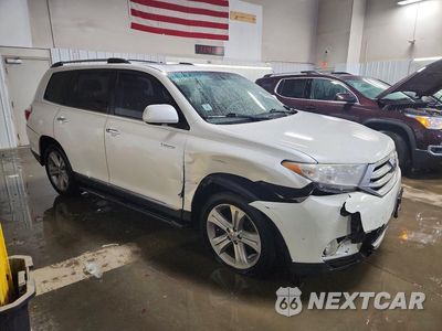 Czwarte zdjęcie samochodu z boku: 2013 TOYOTA HIGHLANDER LIMITED VIN:5TDDK3EH1DS181253 - miniatura