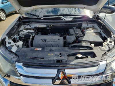 Zdjęcie 12 z 13 samochodu: 2016 MITSUBISHI OUTLANDER SE VIN:JA4AZ3A38GZ041142 - miniatura