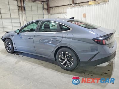 Drugie zdjęcie samochodu z przodu: 2026 HYUNDAI SONATA HYBRID BLUE VIN:KMHL24JJ8TA167366 - miniatura